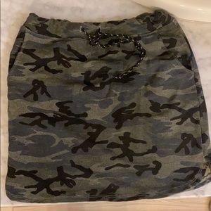 Evereve Sundry Camo Skirt